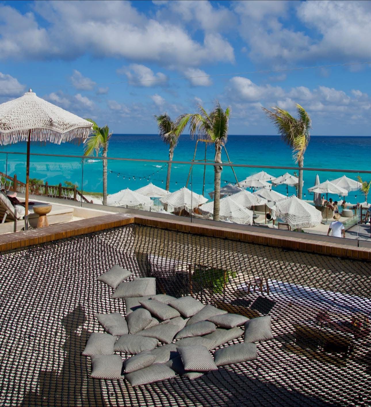 BEACH CLUB VIVID